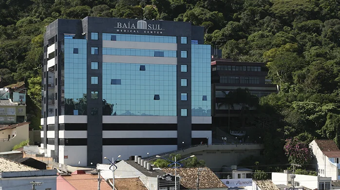 Fachada do Baía Sul Hospital em Florianópolis, integrante da rede credenciada da Porto Seguro Saúde
