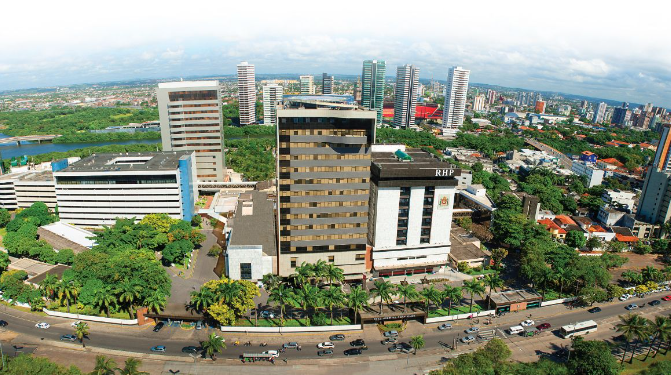 Vista aérea do Real Hospital Português, hospital integrante da rede credenciada da Porto Seguro Saúde em Recife, Pernambuco.