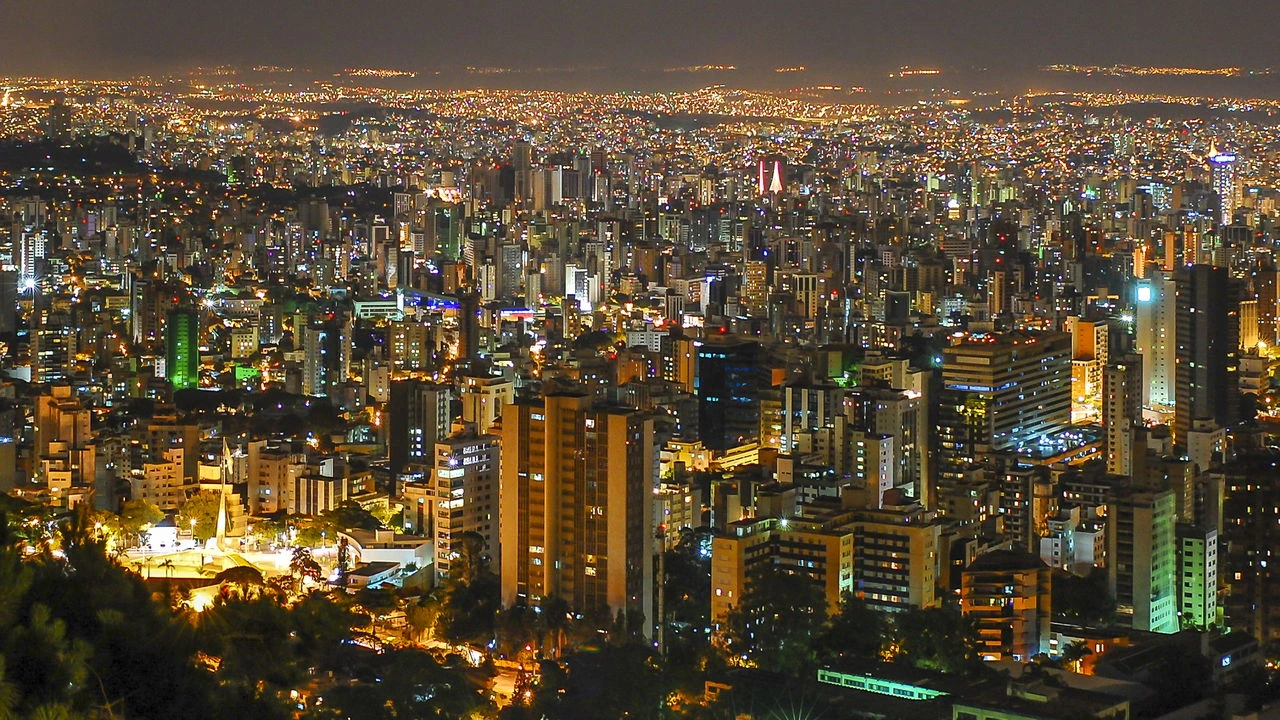 Vista aérea urbana representando a cobertura regional da rede credenciada da Porto Seguro Saúde em Minas Gerais