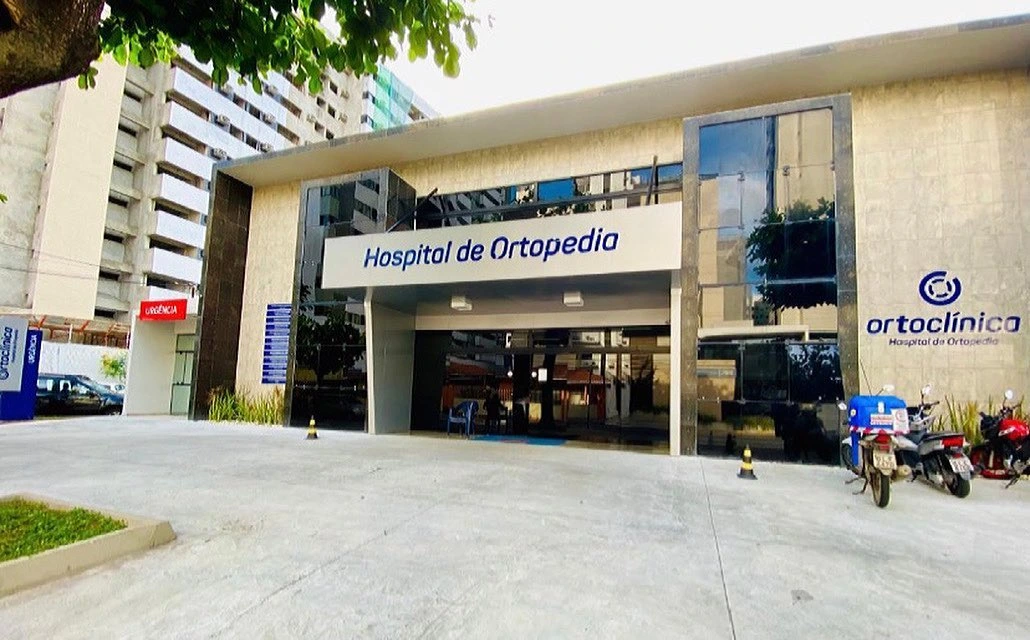 Fachada do Hospital Ortoclínica, unidade hospitalar credenciada da Porto Seguro Saúde em Maceió, Alagoas