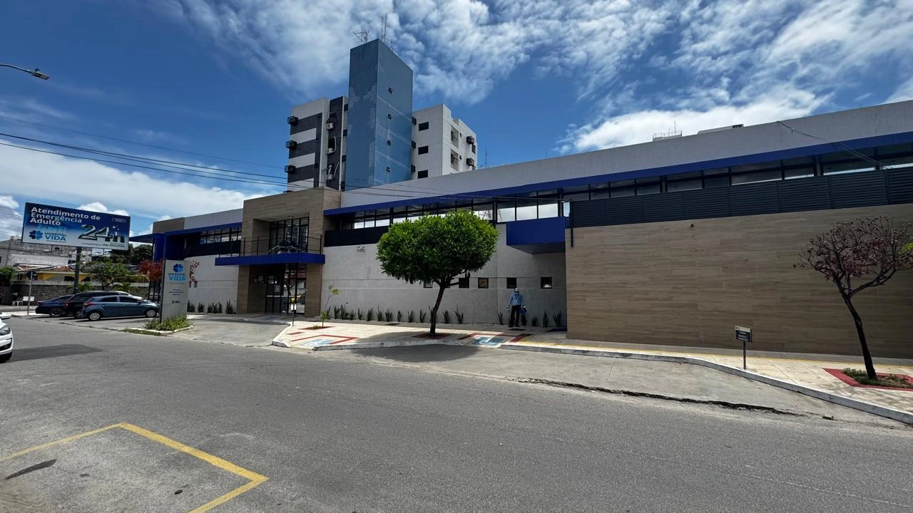 Fachada do Hospital Vida, unidade hospitalar credenciada da Porto Seguro Saúde em Maceió, Alagoas